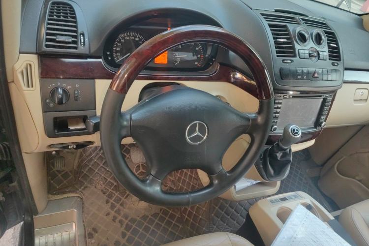 Used Mercedes-Benz Vito 2011 2.5L 7-seater executive version Steering Wheel