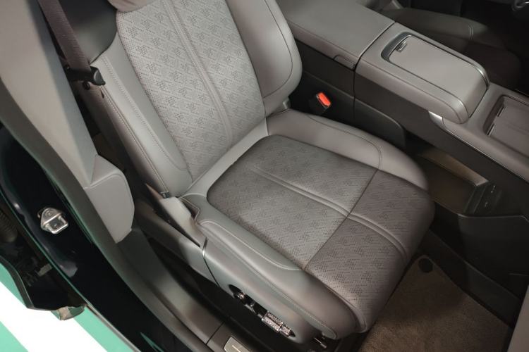 Used Zeekr 7X 2025 75 kWh Rear-Wheel Drive Intelligent Driving Version
