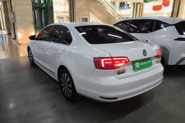 Used Volkswagen Sagitar 2017 180TSI Automatic Luxury Edition Exterior 2