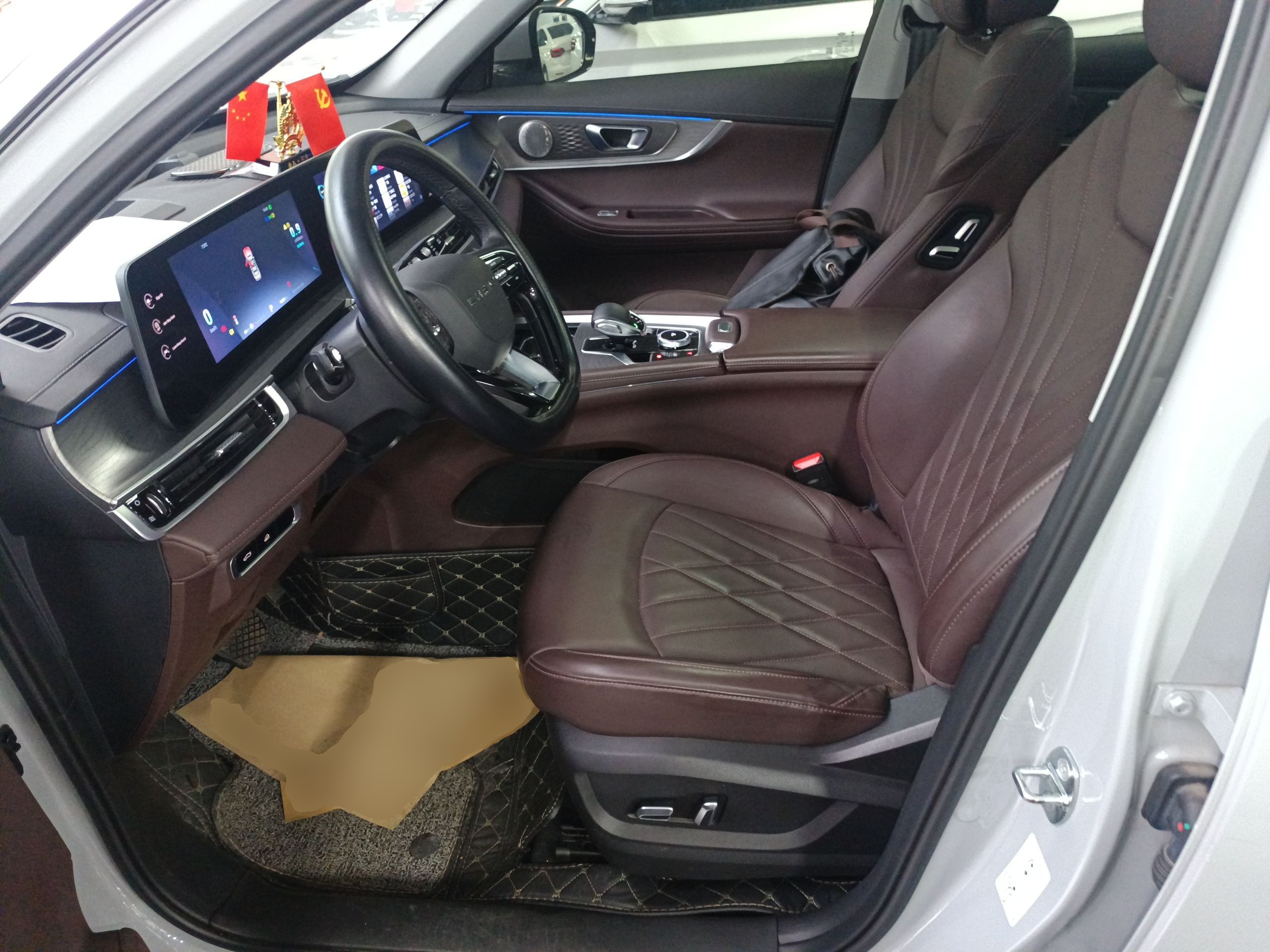 المقاعد الأمامية داخل السيارة