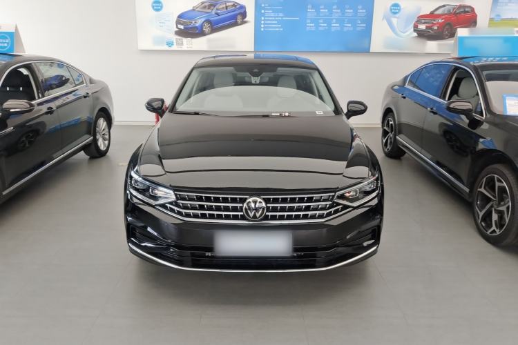 Used Volkswagen Magotan 2026 30 Million Vehicles Selected Model 380TSI DSG Luxury Edition Front