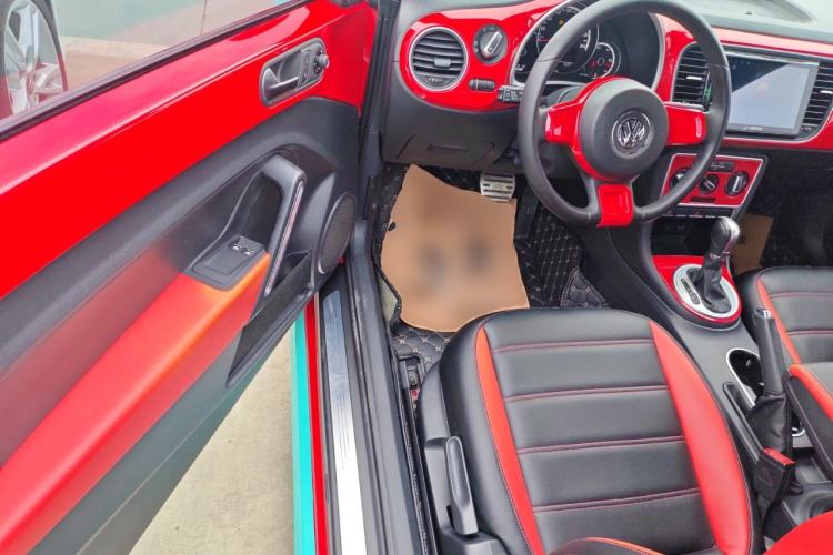 Used Volkswagen Beetle 2015 180TSI model
