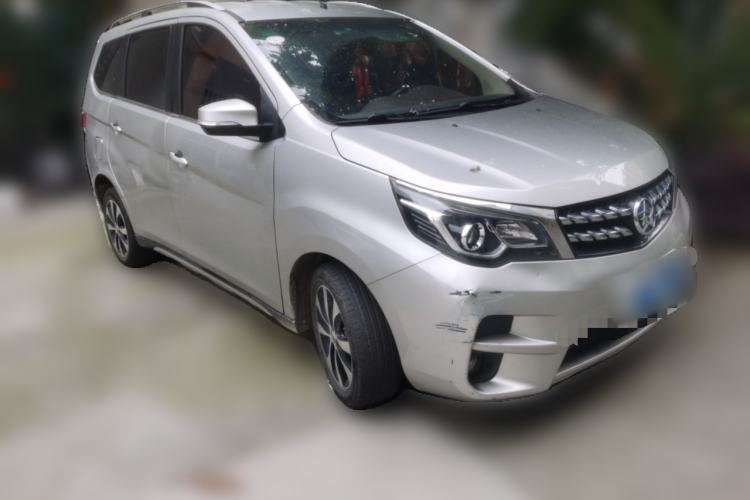 Used Venucia M50V 2019 1.6L CVT Luxury Edition Front Right 45 Deg