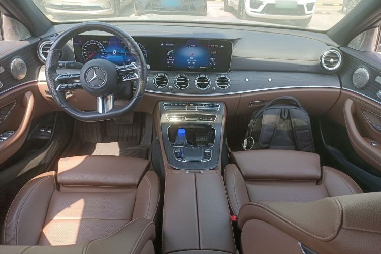 Used Mercedes-Benz E-Class New Energy 2022 Restyled E 350 e L Plug-in Hybrid Sports Sedan Center Console