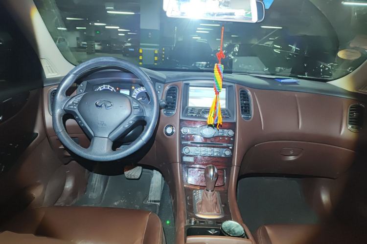 Used Infiniti QX50 2013 2.5L Two-Wheel-Drive Elegant Edition