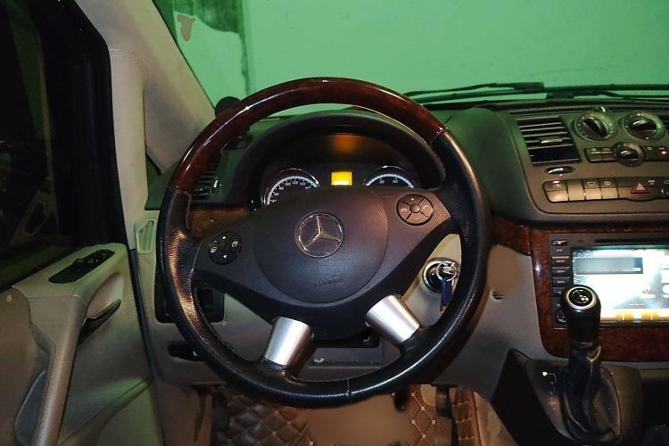 Used Mercedes-Benz Viano 2013 3.0L Navigator Edition
