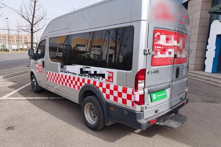 Used Dongfeng Yufeng 2021 2.4T Rear-Drive Logistics Vehicle Long Wheelbase High Roof Dual Rear Tires 6–9 Seats China VI Emission Standard YCY24140-60
