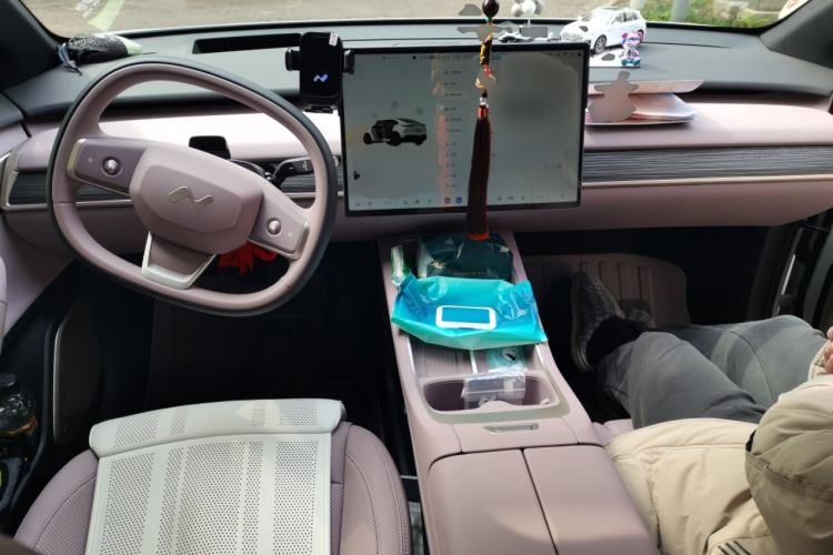 Used ONVO L60 2025 Model—60 kWh Rear-Wheel-Drive Version Center Console