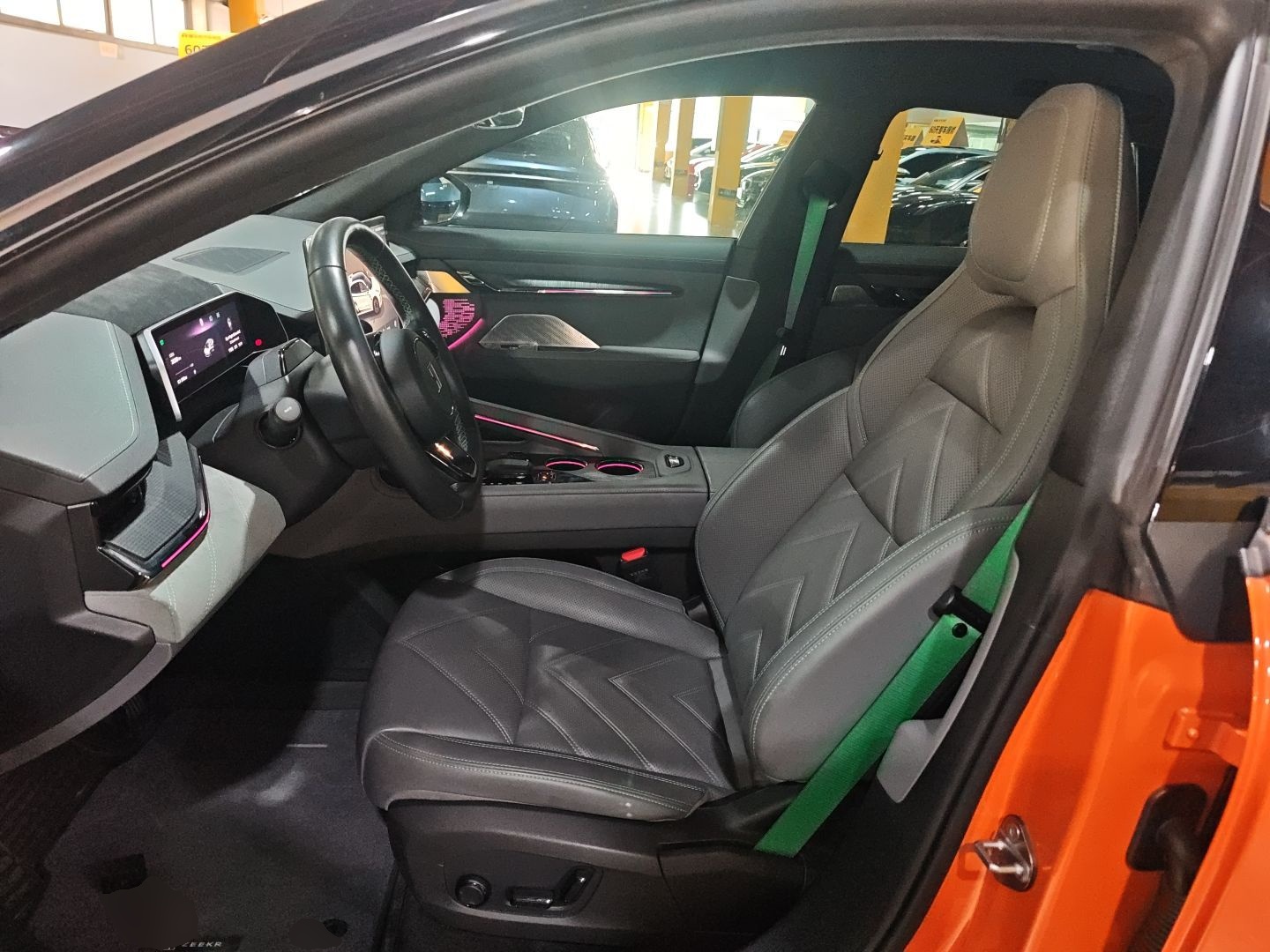 Переднее сиденье в автомобиле