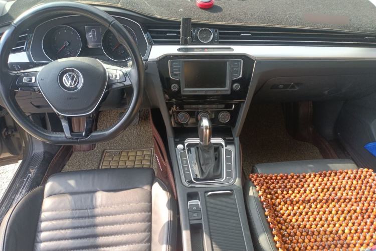 Used Volkswagen Magotan 2017 330TSI DSG Leading Model Center Console