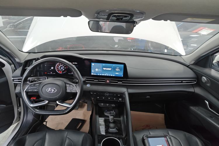 Used Hyundai Elantra 2021 1.5L CVT LUX Prestige Edition
