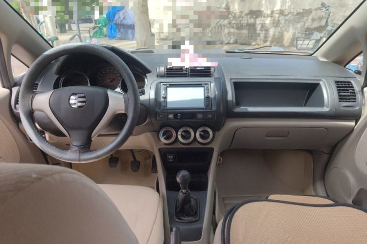 Used Everus S1 2011 1.3L Manual Comfort Edition Center Console