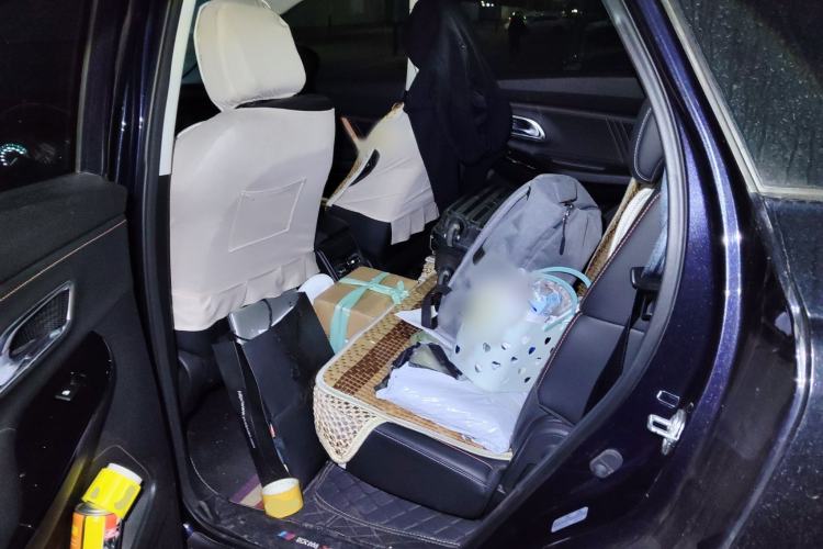 Used CHANGAN OSHAN X7 PLUS 2022 1.5T Blue Whale Edition Automatic Luxury 7-Seater Interior 4