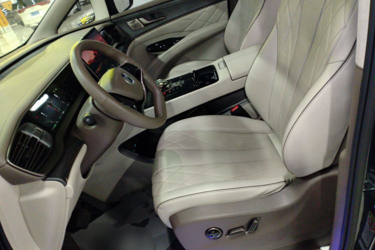 Used Denza D9 2022 DM-i 970 Four-Wheel Drive Flagship Model
