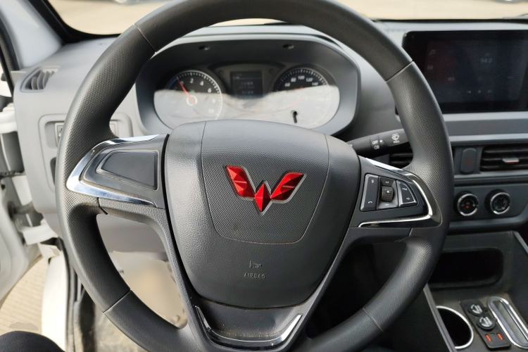 Used Wuling Yangguang 2024 300km Comfort Version with Sealed Windows 60kW