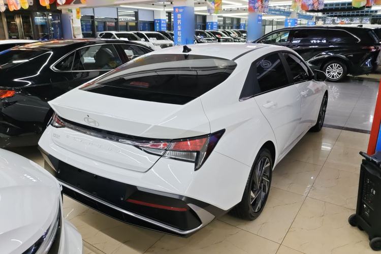 Used Hyundai Elantra 2023 1.5L CVT GLX Elite Edition Rear Right 45 Deg