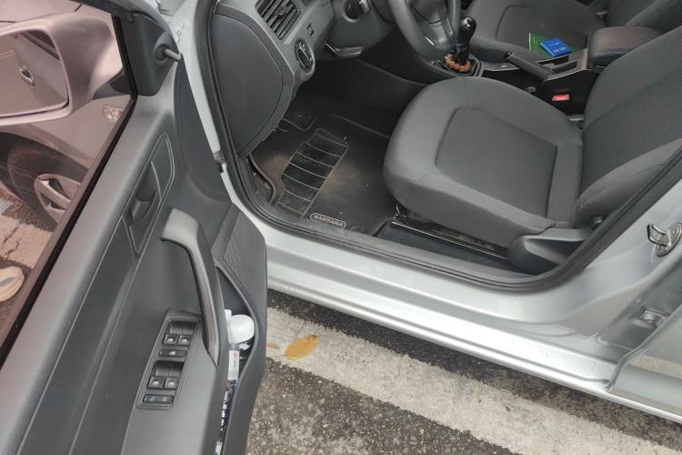 Used Volkswagen Santana 2013 1.6L Manual Fashion Edition Driver Seat