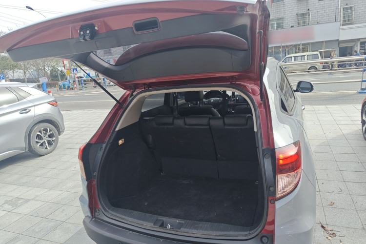 Used Honda Vezel 2015 1.8L CVT 2WD Luxury Model Trunk