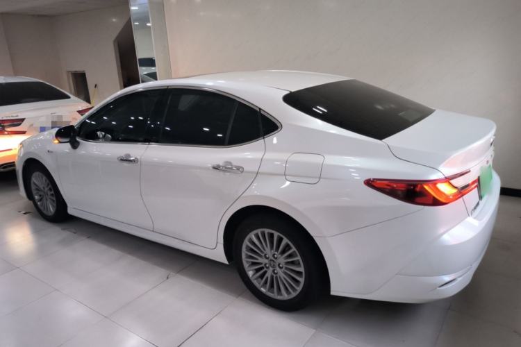 Used Toyota Camry 2024 Dual-Motor 2.0 HGVP Luxury Edition
