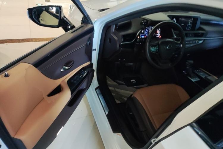 Used Lexus ES 2020 200 Excellence Edition Driver Seat