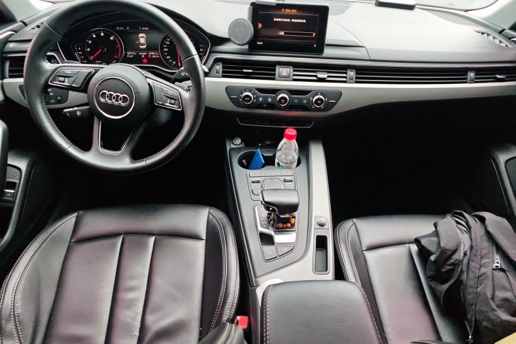 Used Audi A4L 2018 30th Anniversary Edition 40 TFSI Trendy Model Center Console