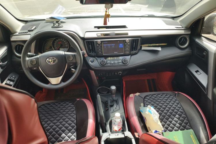 Used Toyota RAV4 2019 2.0L CVT Two-Wheel Drive Comfort Edition China VI Standard Center Console