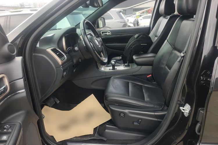 Used Jeep Grand Cherokee 2015 3.0L Elite Navigation Edition Left Front Seat