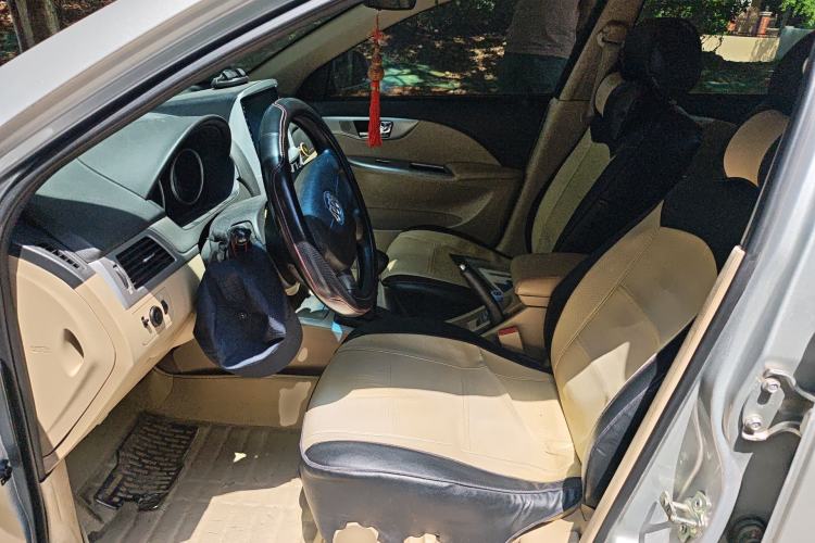 Used Buick Excelle 2013 1.5L Manual Classic Model
