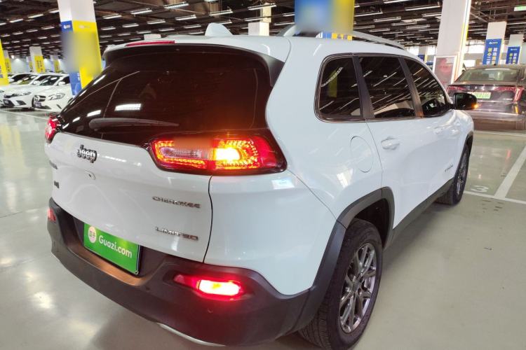 Used Jeep Cherokee 2020 2.0L Two-Wheel Drive Classic Sports Edition