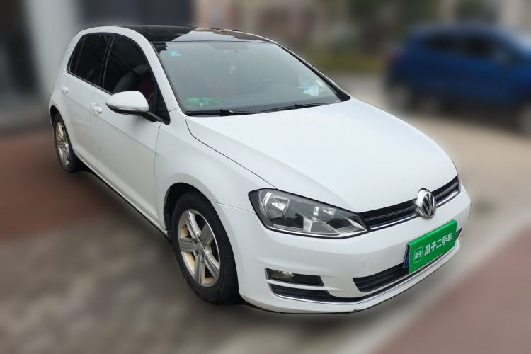 Used Volkswagen Golf 2016 230TSI Automatic Comfort Version Front Right 45 Deg