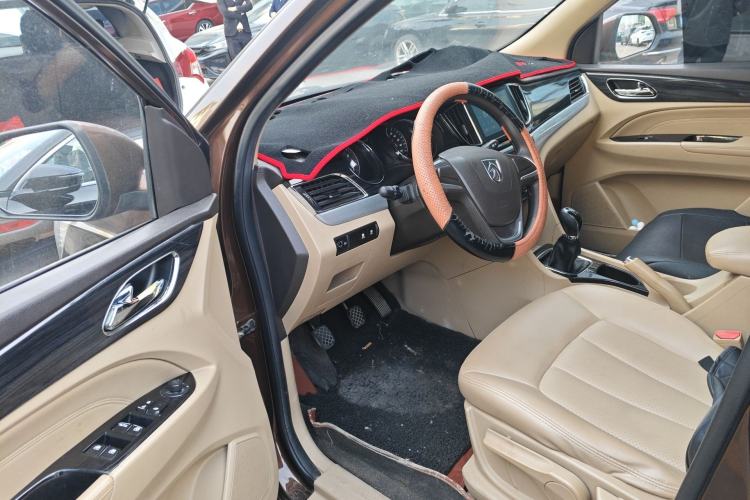 Used Baojun 730 2016 1.5L Manual Comfort Version 7 Seats China V Emission Standard Interior 3