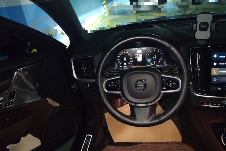 Used Volvo V90 2021 Cross Country B5 AWD Prestige Edition Steering Wheel