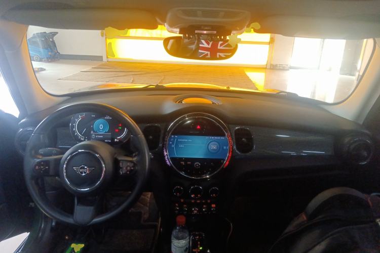 Used MINI MINI 2022 Updated 1.5T COOPER Classic Edition Five-Door Version
