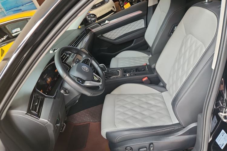 Used Volkswagen Magotan 2023 2 Million Units Limited Edition 330TSI DSG Leading Version Left Front Seat