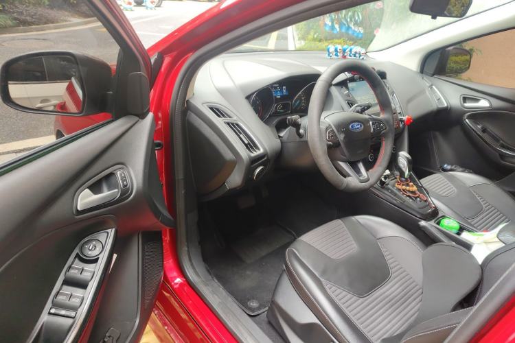 Used Ford Focus 2017 Hatchback EcoBoost 180 Automatic Elite Model
