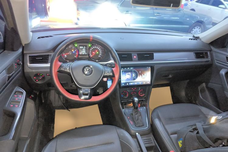 Used Volkswagen Bora 2018 1.5L Automatic Fashion Model Center Console