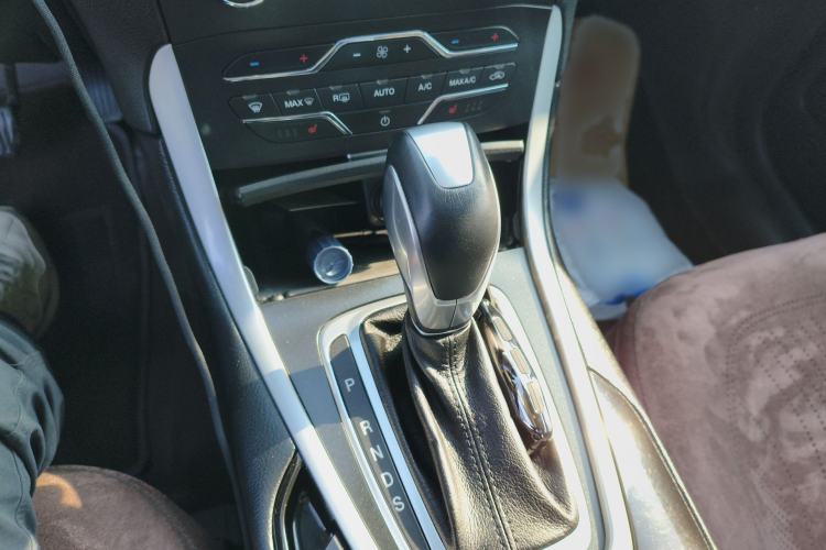 Used Ford Edge 2016 EcoBoost 245 Two-Wheel-Drive Titanium 7-Seater
