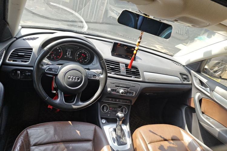 Used Audi Q3 2016 35 TFSI quattro all-wheel drive special edition Center Console