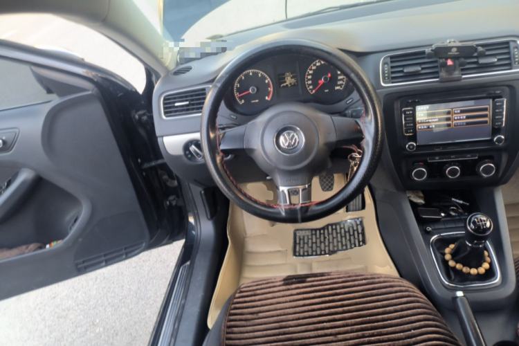 Used Volkswagen Sagitar 2014 Revised Version 1.6L Manual Comfort Edition Steering Wheel