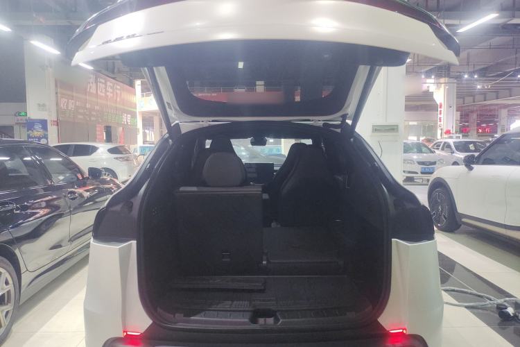 Used Tesla Model Y L 2025 Model Long-Range All-Wheel-Drive Version Trunk