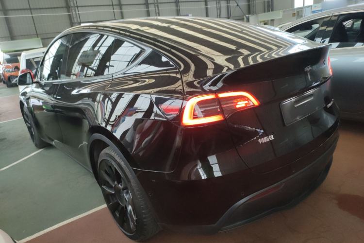 Used Tesla Model Y 2021 Long-Range All-Wheel-Drive Version Exterior 2