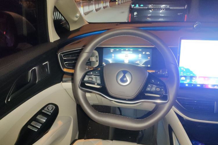 Used Denza D9 2024 DM-i 980 Four-Wheel Drive Flagship Model
