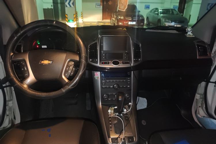 Used Chevrolet Captiva 2015 2.4L 4x4 Flagship Edition 7-Seater
