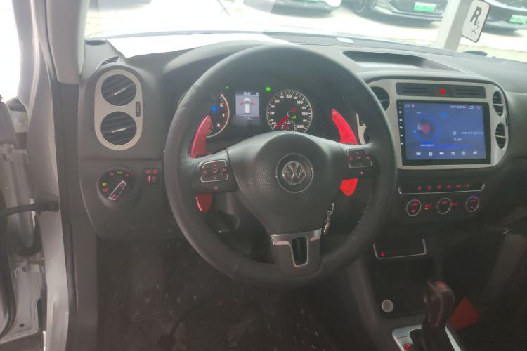 Used Volkswagen Tiguan 2013 2.0 TSI Automatic All-Wheel Drive Luxury Edition Steering Wheel