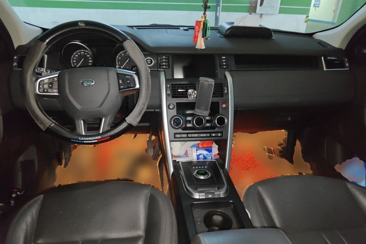 Used Land Rover Discovery Sport 2018 240 PS SE Version Center Console