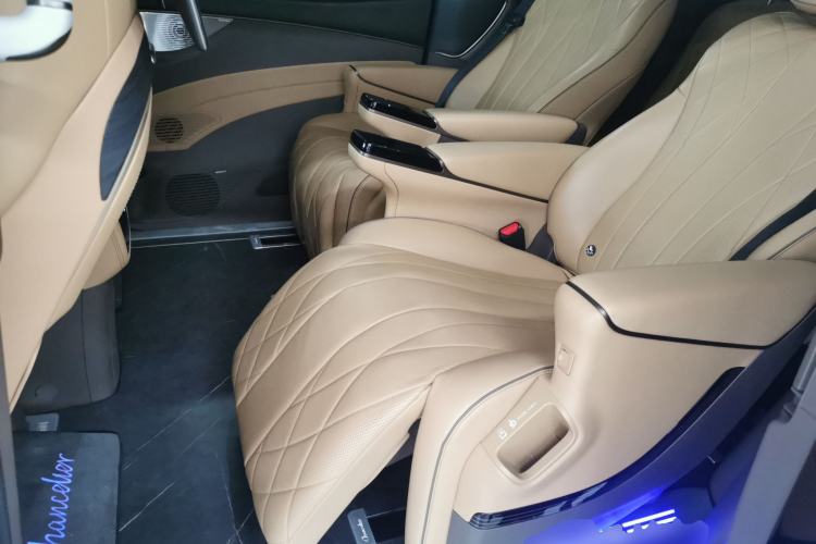 Used Denza D9 2022 DM-i 970 Four-Wheel Drive Prestige Model Left Rear Seat