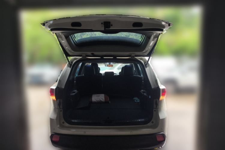 Used Toyota Highlander 2015 2.0T Four-Wheel Drive Luxury Edition 7-Seater Trunk