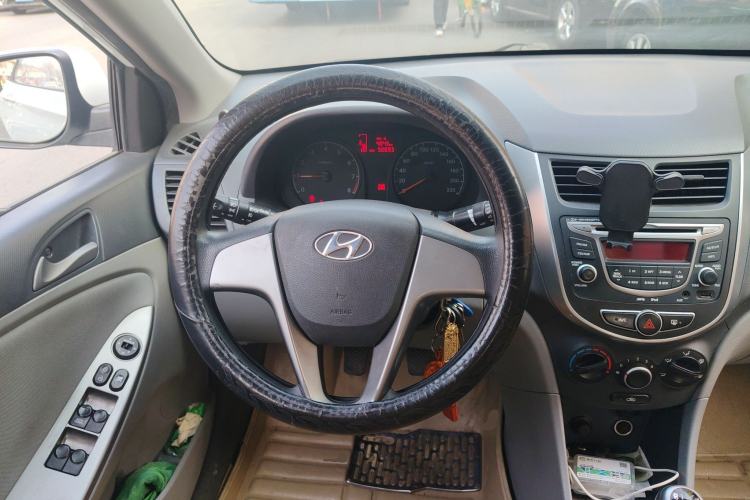 Used Hyundai Verna (older generation) 2014 1.4L Manual Smart GLS Trim
