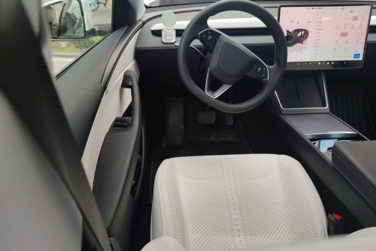 Used Tesla Model Y 2025 Rear-Wheel-Drive Version
