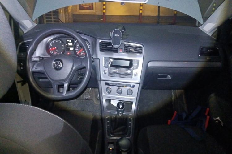 Used Volkswagen Golf 2015 1.6L Manual Fashion Edition
